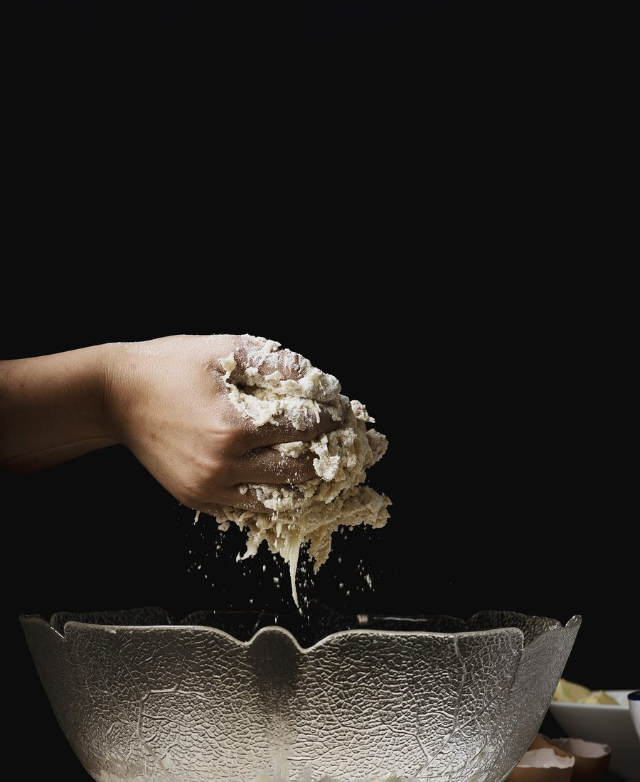 Préparation d'une pâte (photo d'illustration)